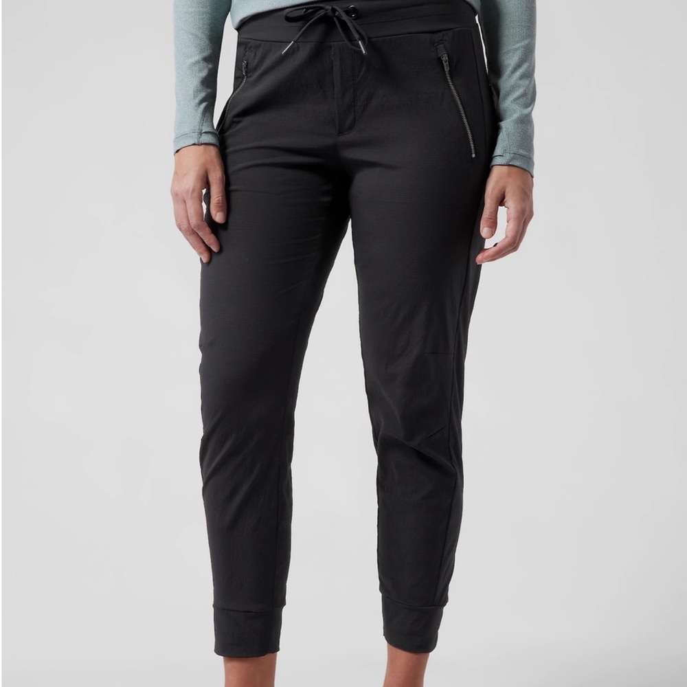 Athleta Trekkie jogger size 6